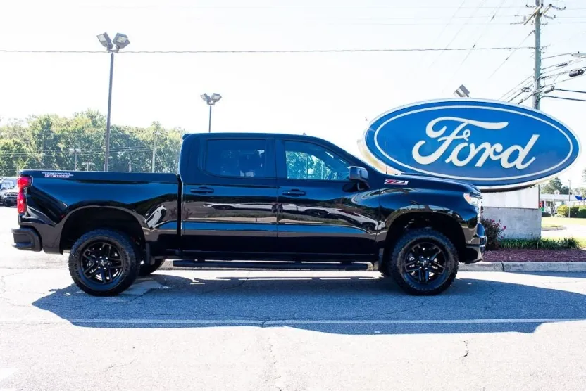 2024 Chevrolet Silverado LT Trail Boss photo 1