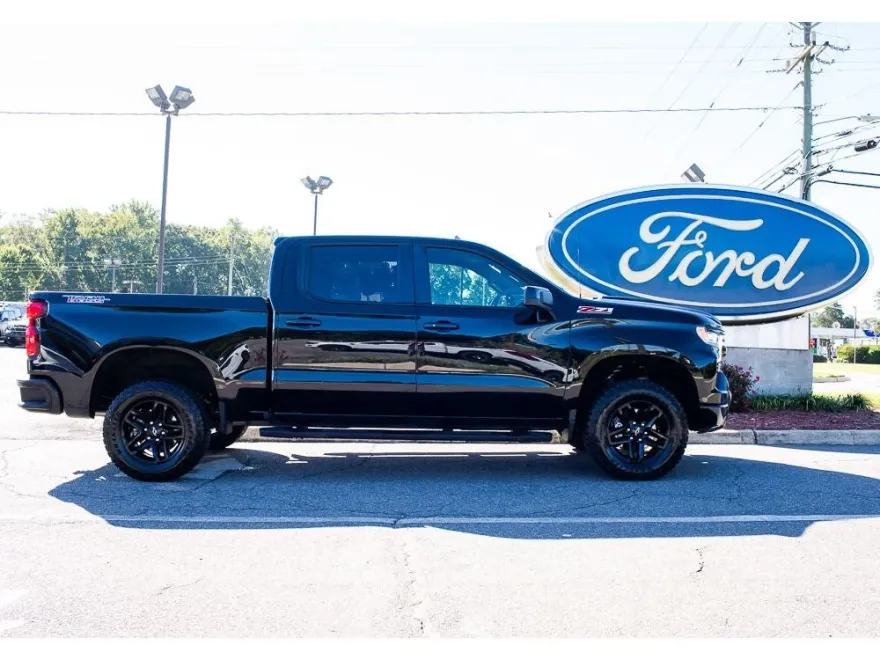 2024 Chevrolet Silverado LT Trail Boss photo 1
