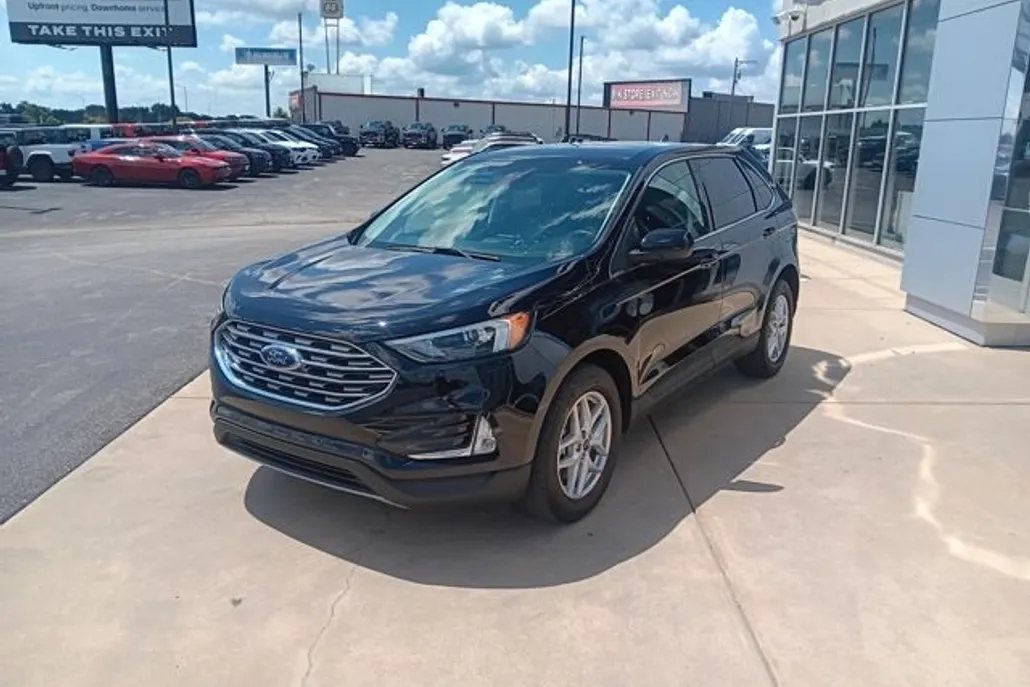 2022 Ford Edge SEL photo 1