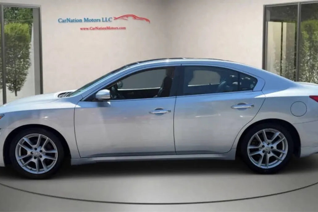 2009 Nissan Maxima SV photo 1