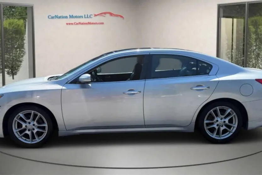 2009 Nissan Maxima SV photo 1