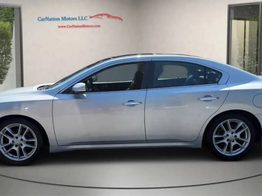 2009 Nissan Maxima SV photo 1