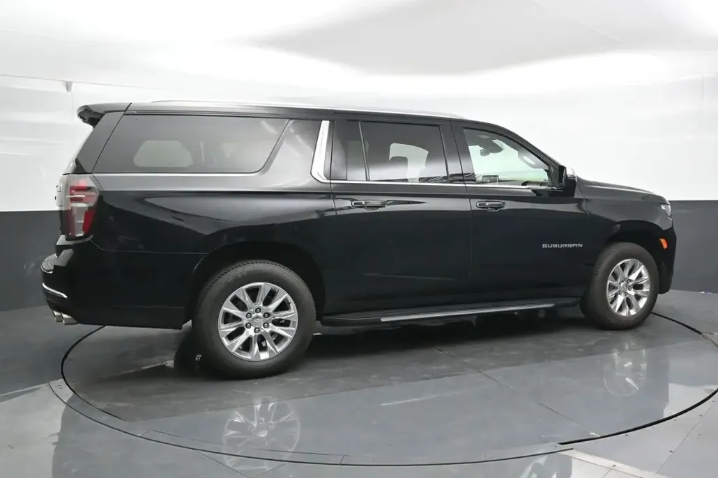 2024 Chevrolet Suburban Premier photo 1