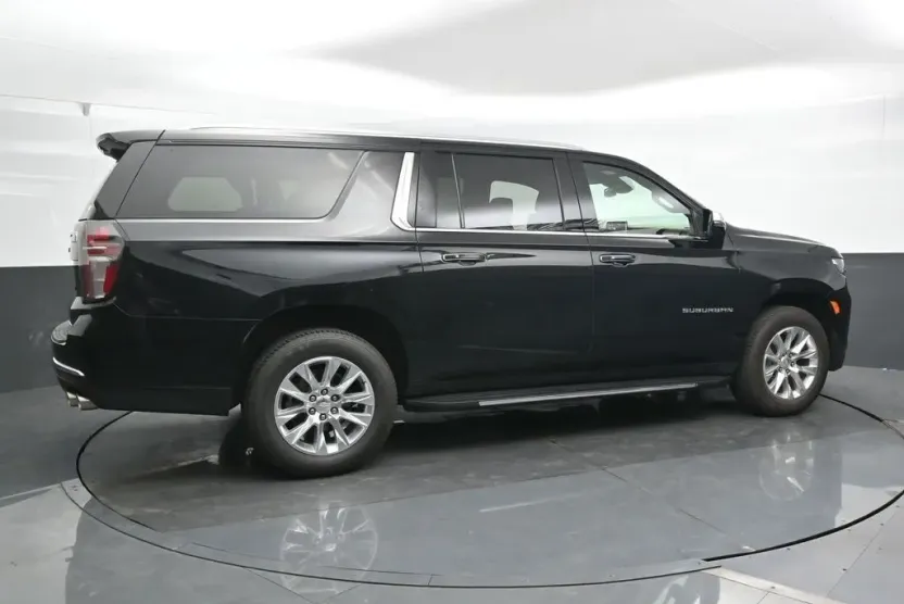 2024 Chevrolet Suburban Premier photo 1