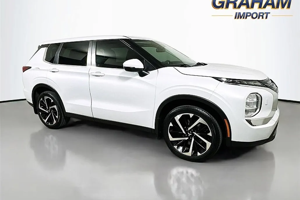 2022 Mitsubishi Outlander ES S-AWC photo 1