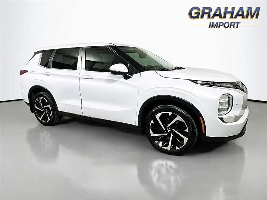 2022 Mitsubishi Outlander ES S-AWC photo 1