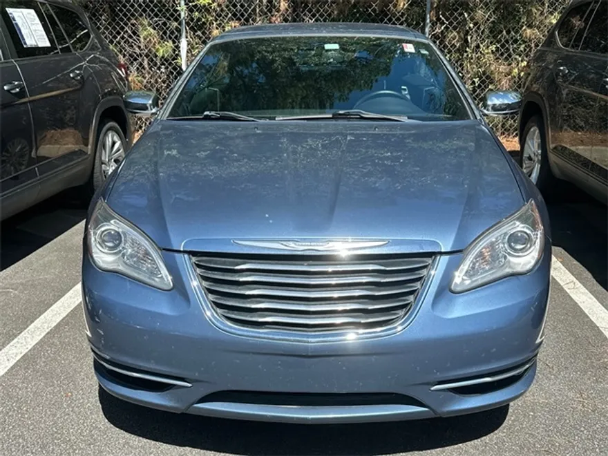 2011 Chrysler 200 Limited photo 1