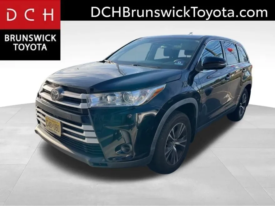 2019 Toyota Highlander LE photo 1