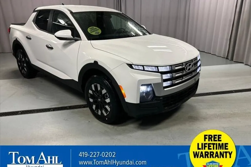 2025 Hyundai Santa Cruz SE photo 1