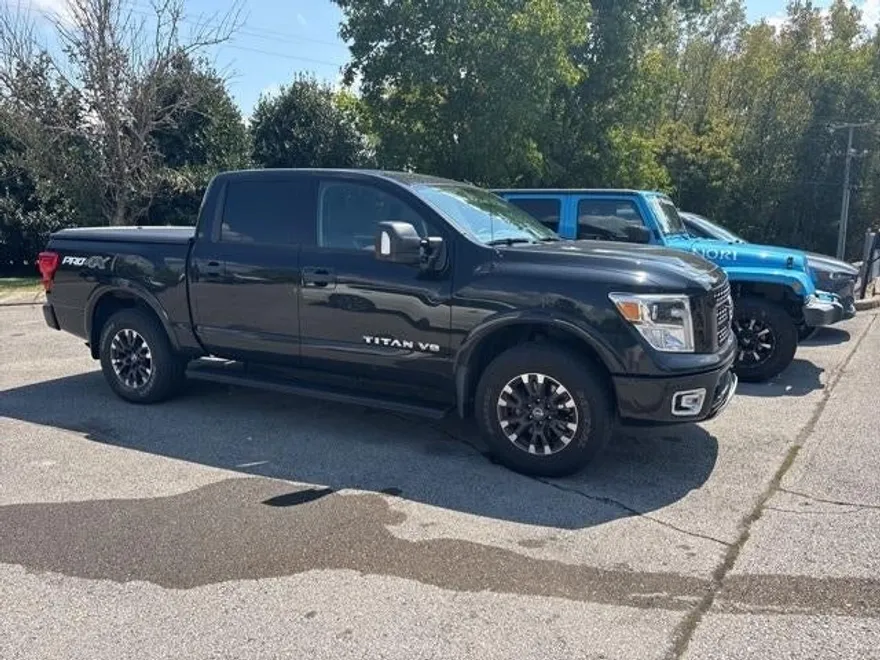 2018 Nissan Titan Crew Cab PRO-4X photo 1