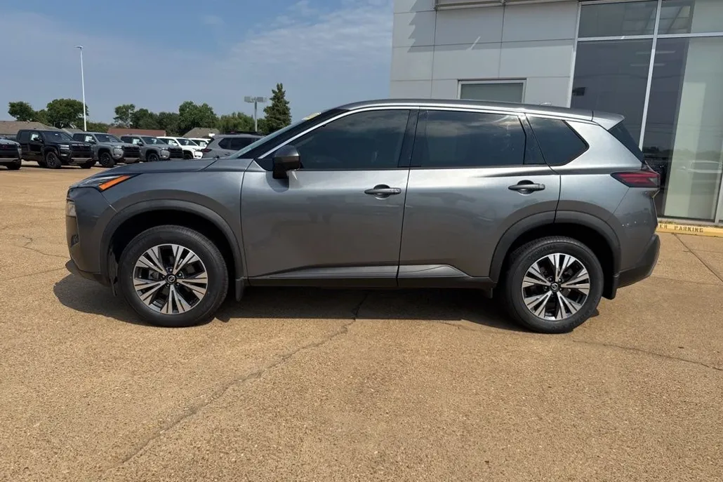 2021 Nissan Rogue SV photo 1