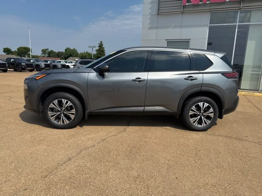 2021 Nissan Rogue SV photo 1