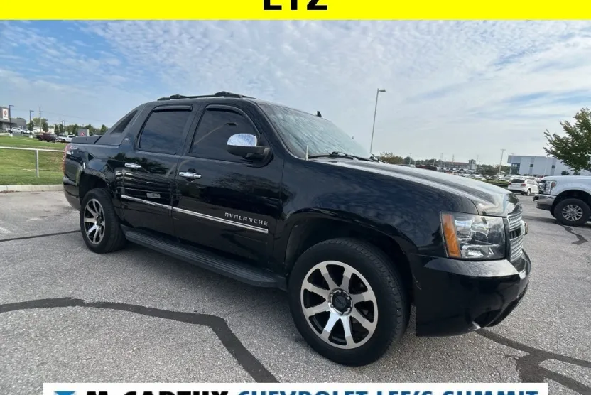 2011 Chevrolet Avalanche LTZ photo 1