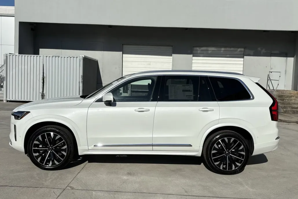 2026 Volvo XC90 Plus photo 1