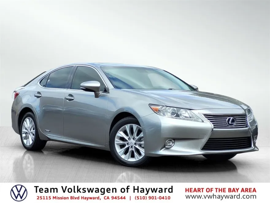 2015 Lexus ES 300h photo 1