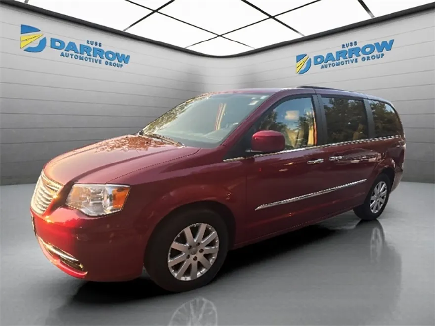 2016 Chrysler Town & Country Touring photo 1