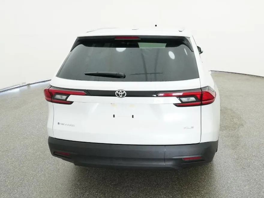 2026 Toyota Highlander XLE Hybrid photo 1