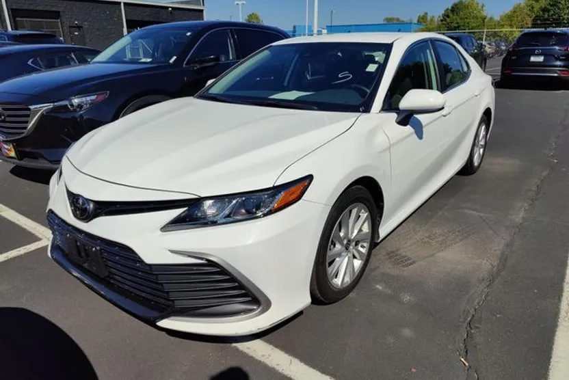 2024 Toyota Camry LE photo 1
