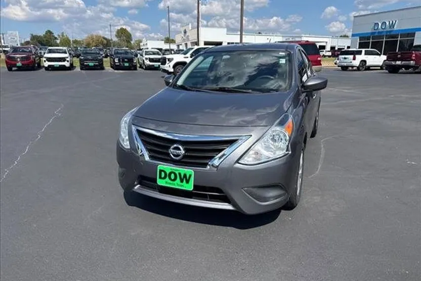 2019 Nissan Versa Sedan SV photo 1