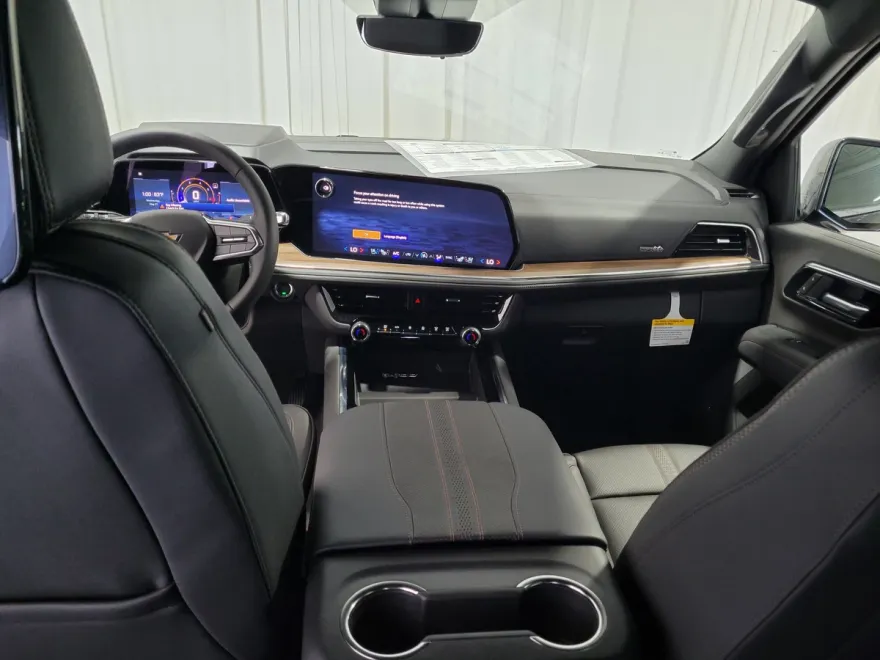 2025 Chevrolet Suburban High Country photo 1