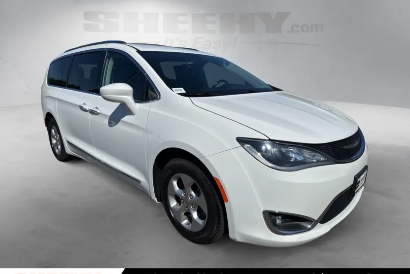 2017 Chrysler Pacifica Touring Plus photo 1