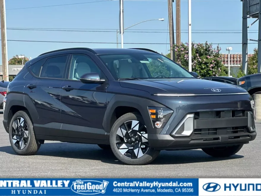2025 Hyundai Kona SEL photo 1