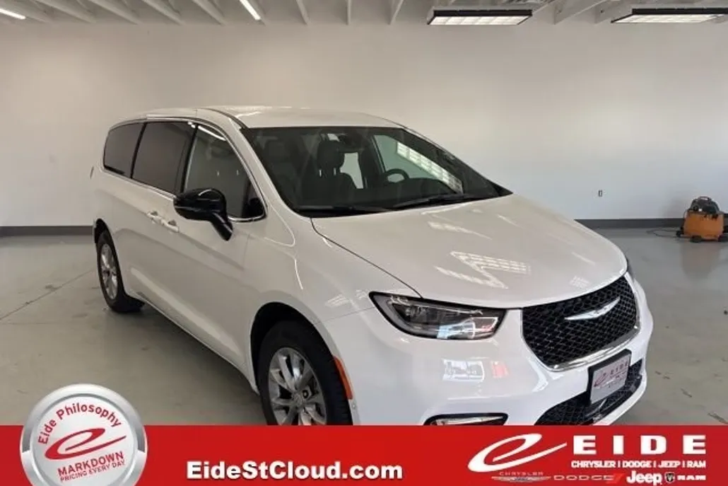 2026 Chrysler Pacifica photo 1