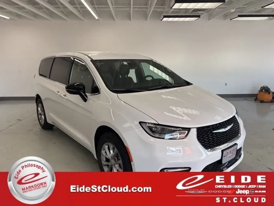 2026 Chrysler Pacifica photo 1