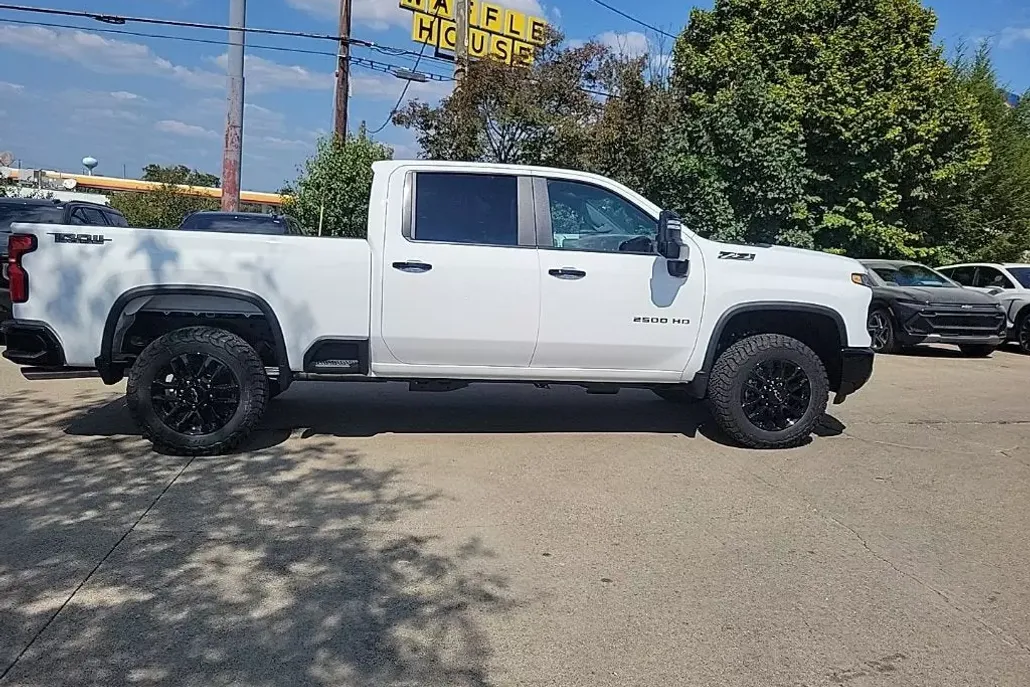 2026 Chevrolet Silverado 2500HD LT photo 1
