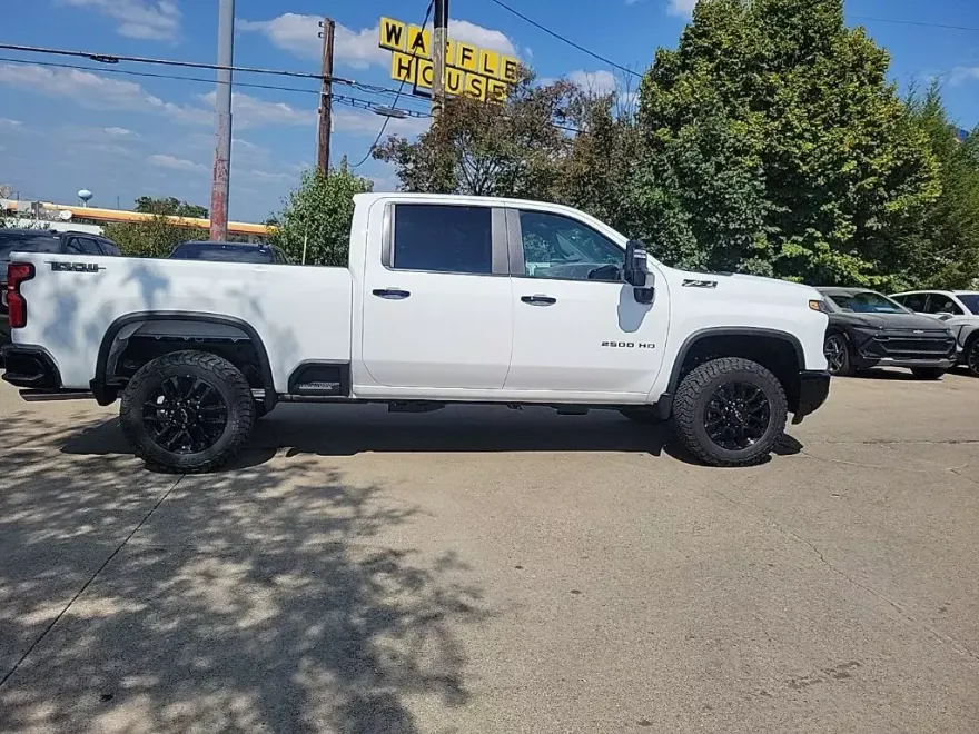 2026 Chevrolet Silverado 2500HD LT photo 1