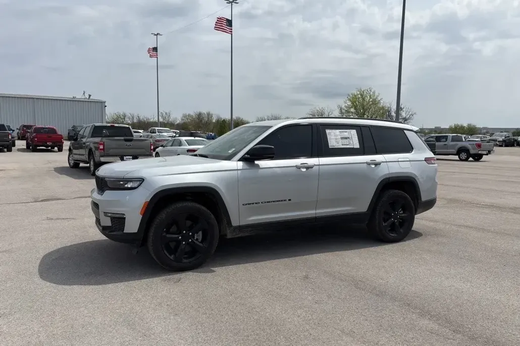 2024 Jeep Grand Cherokee Limited photo 1
