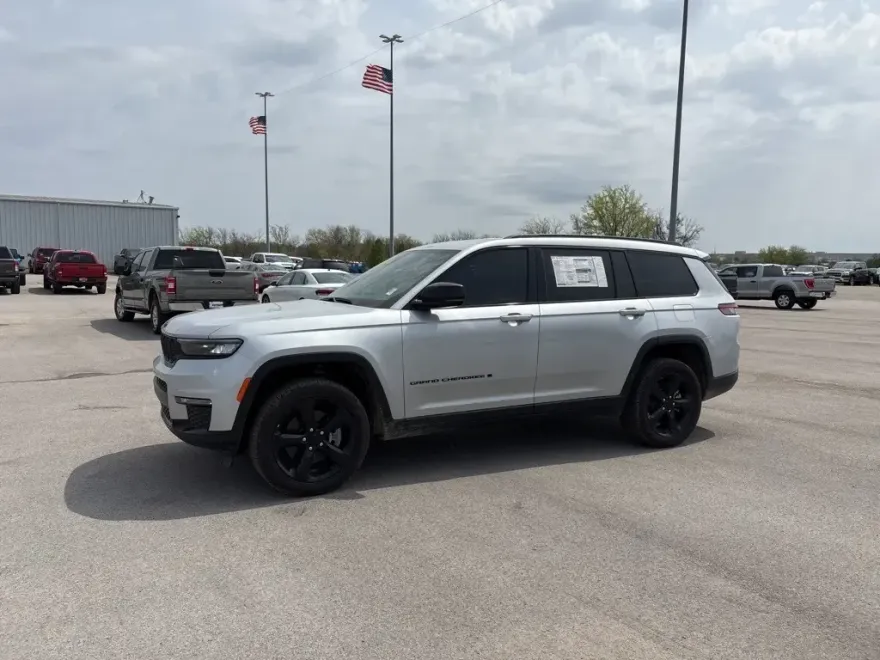 2024 Jeep Grand Cherokee Limited photo 1