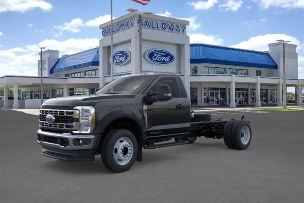 2025 Ford F-550 photo 1