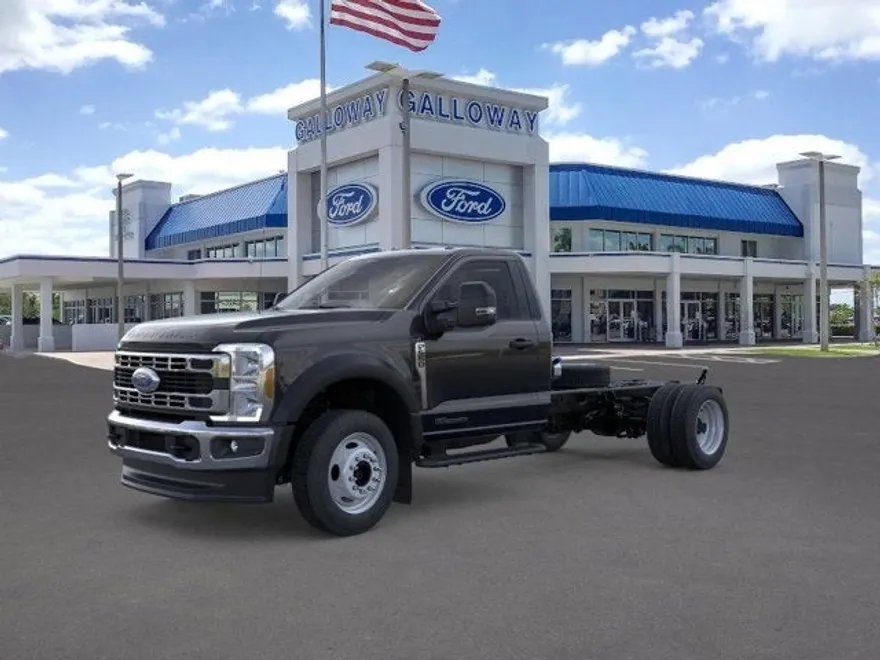 2025 Ford F-550 photo 1
