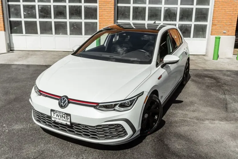 2023 Volkswagen Golf GTI SE photo 1