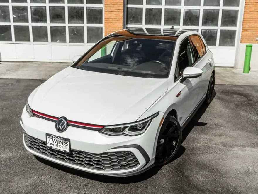 2023 Volkswagen Golf GTI SE photo 1