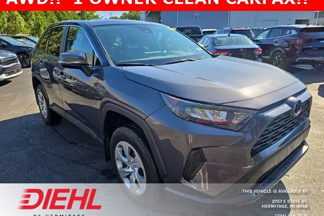 2022 Toyota RAV4 LE photo 1