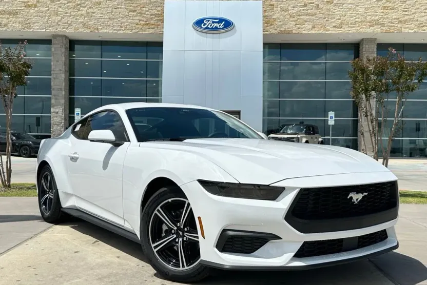 2025 Ford Mustang EcoBoost photo 1