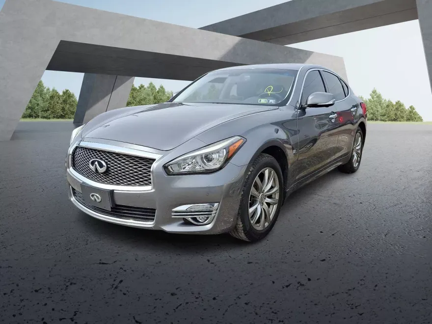2017 Infiniti Q70 3.7 photo 1