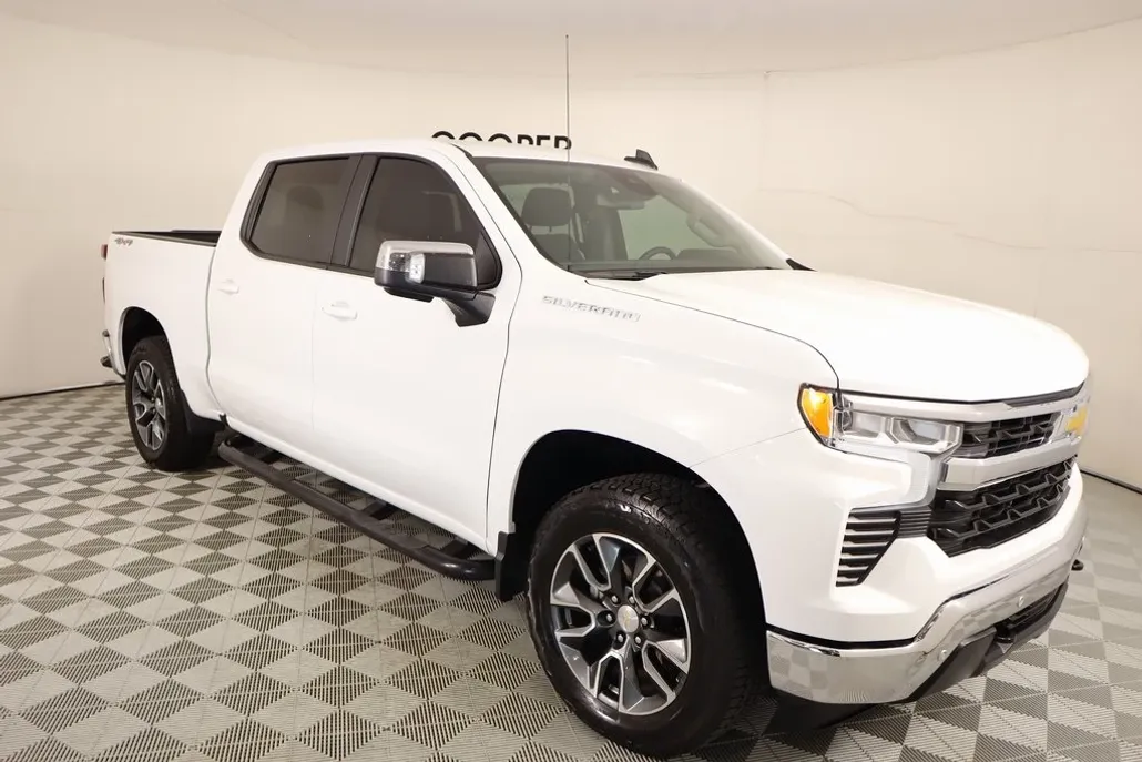 2024 Chevrolet Silverado 1500 LT1 photo 1