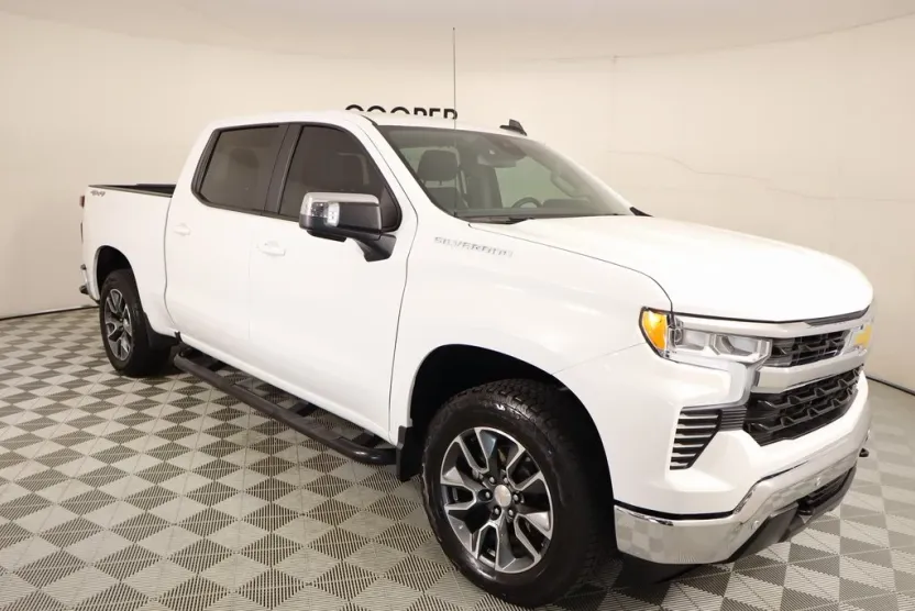 2024 Chevrolet Silverado 1500 LT1 photo 1