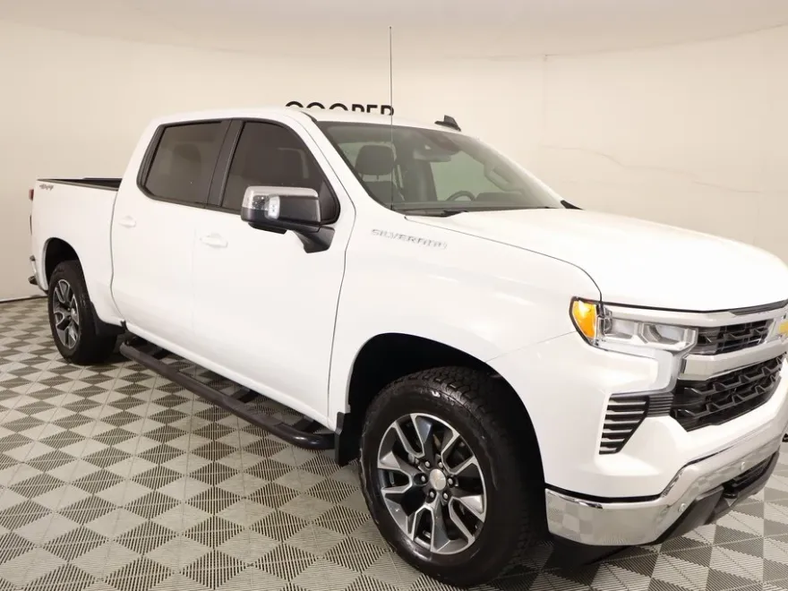 2024 Chevrolet Silverado 1500 LT1 photo 1