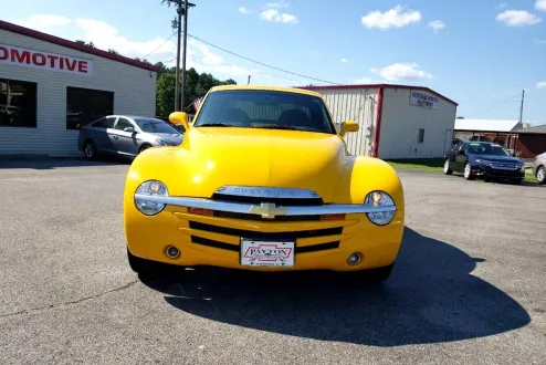 2003 Chevrolet SSR photo 2
