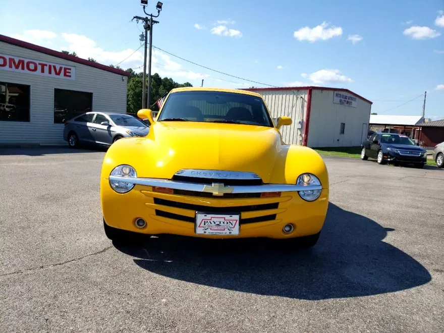 2003 Chevrolet SSR photo 2