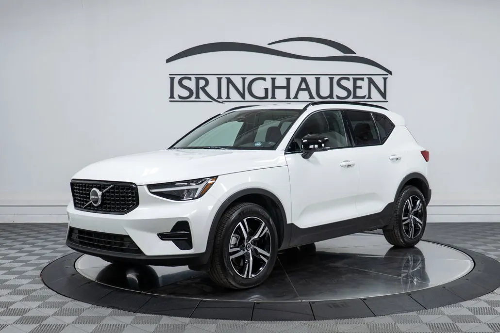 2024 Volvo XC40 AWD Core photo 1