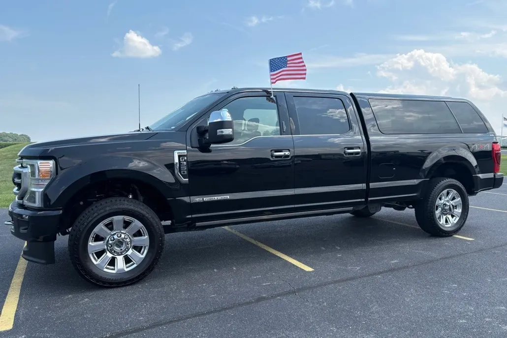 2022 Ford F-350 Platinum photo 1