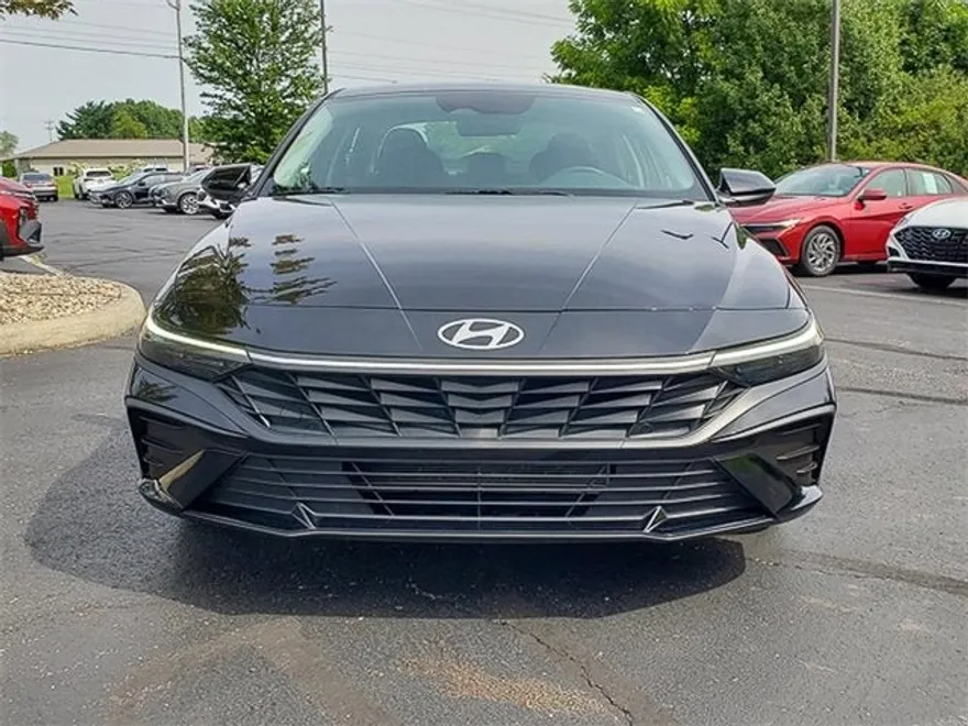2024 Hyundai Elantra SEL photo 1