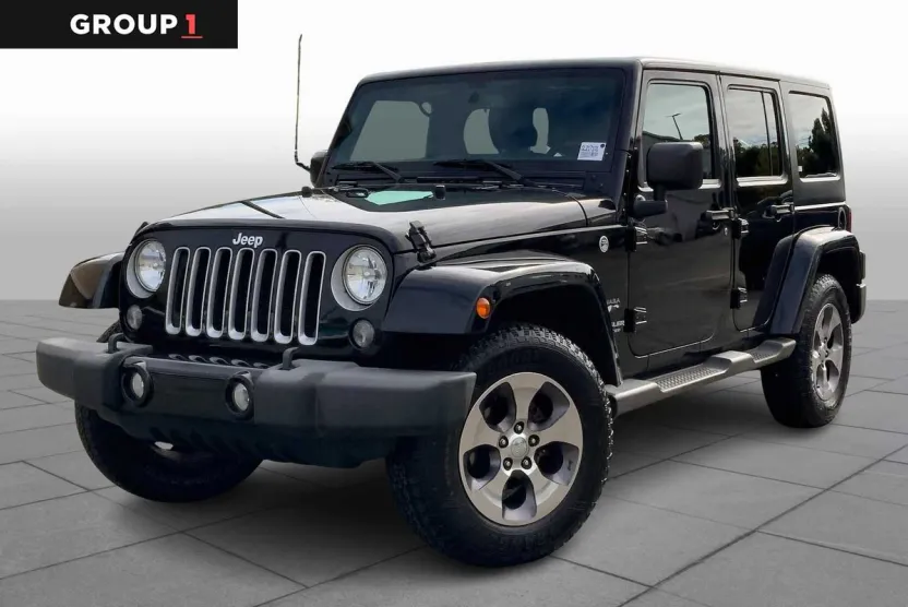 2016 Jeep Wrangler Unlimited Sahara photo 1