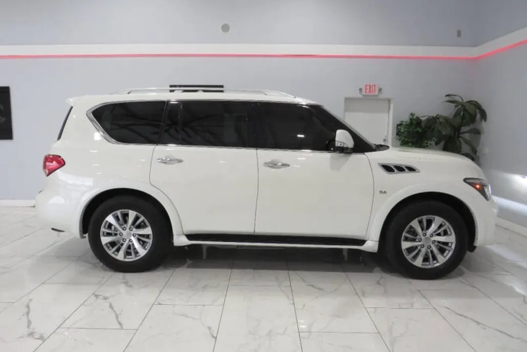 2017 Infiniti QX80 photo 1