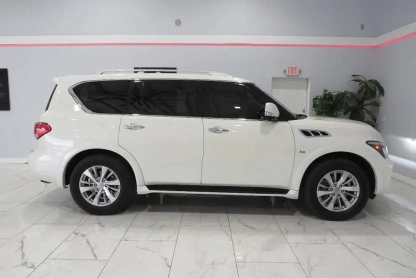 2017 Infiniti QX80 photo 1